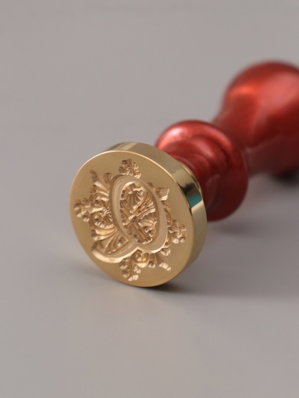 Печать для сургуча с пластиковой ручкой "Буква Q на вензеле" 2,5х2,5х6,3 см