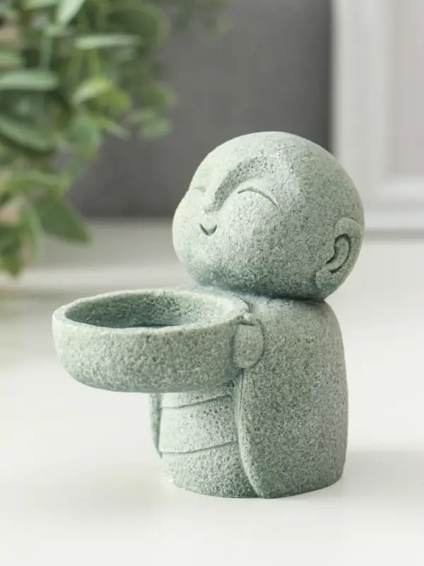 Подсвечник песчаник "Маленький монах" d=4 см 6х9х8,5 см