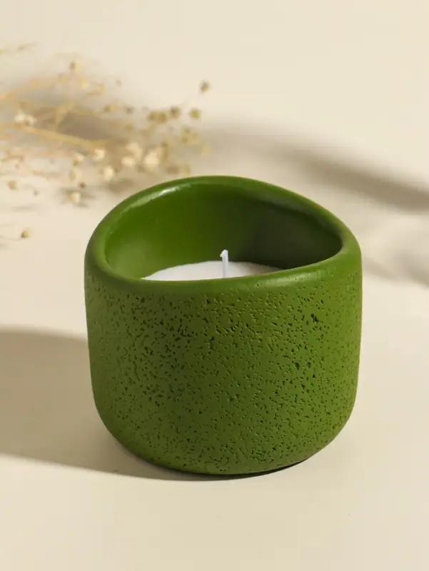 Свеча в вулканическом подсвечнике "Изгиб" зелёная 8,3х8,5х7 см