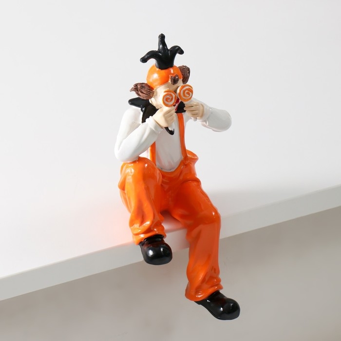 Сувенир полистоун "Клоун с леденцами, сидит" бело-оранжевый 10х9,5х20 см