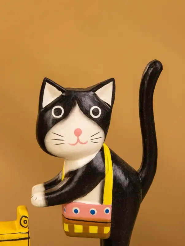 Сувенир на подставке дерево "Кошка мороженщик" 7х8х10 см