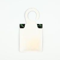 Ароматизатор на вешалке новогодний &laquo;Новый год: Уютных праздников&raquo;, аромат глинтвейн, 8 х 15,5 см