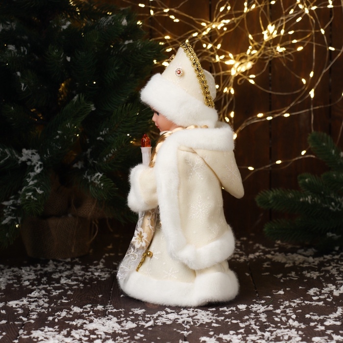 Снегурочка "В шубке с бусинками и в кокошнике" двигается, с подсветкой, 30х18 см, золото