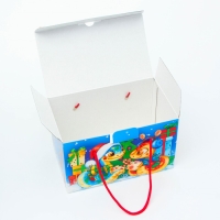 Новый год. Подарочная коробка Новогодняя Посылка "Змеята" с веревочными ручками с анимацией 20 x12 см.