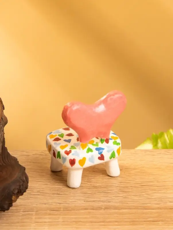 Сувенир &laquo;Стульчик с сердечками&raquo;, 4&times;4&times;5.5 см, дерево, разноцветный