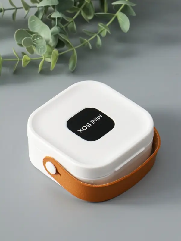 Шкатулка пластик для украшений с зеркалом, с ручкой 3 ячейки, 3 полосы, белый 9х9х3,8 см