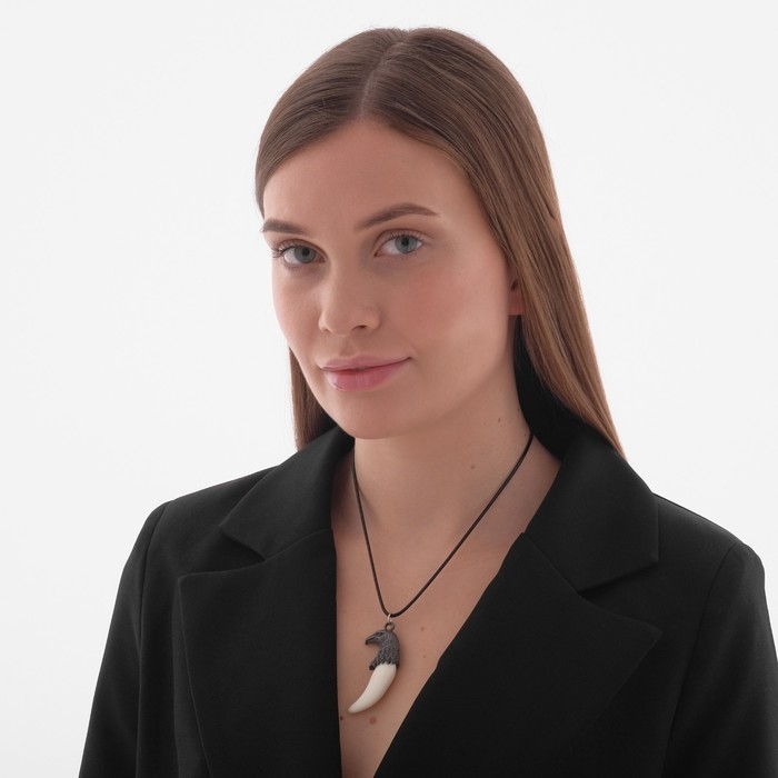 Кулон унисекс &laquo;Коготь орла&raquo;, цвет белый в серебре на чёрном шнурке, 45 см