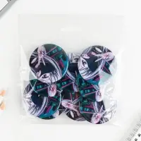 Значок закатной &laquo;Аниме девушка в городе&raquo;, d = 5,6 см