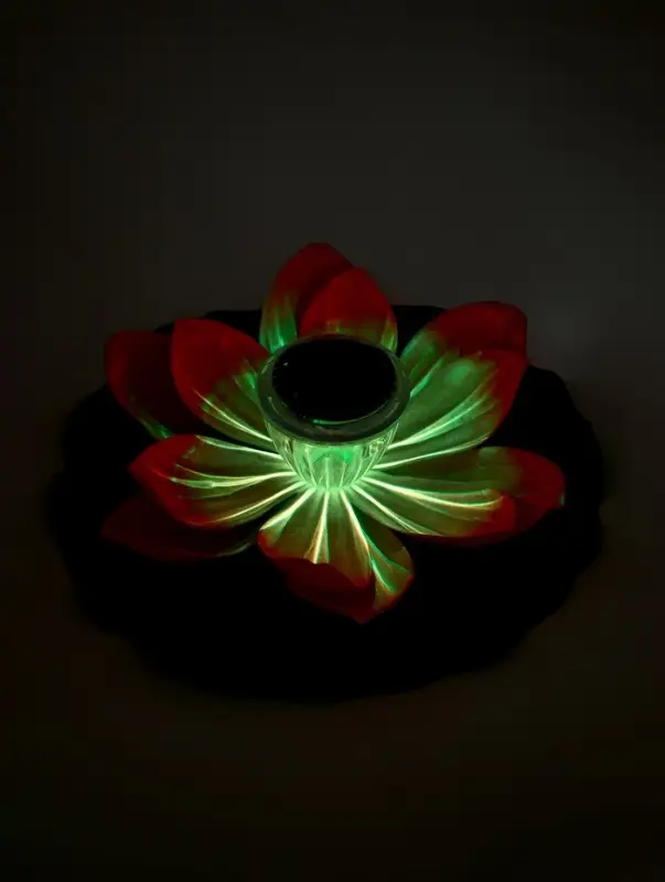 Садовый светильник для водоемов 28 х 28 х 9 см на солнечной бат-е "Лотос" красный N008