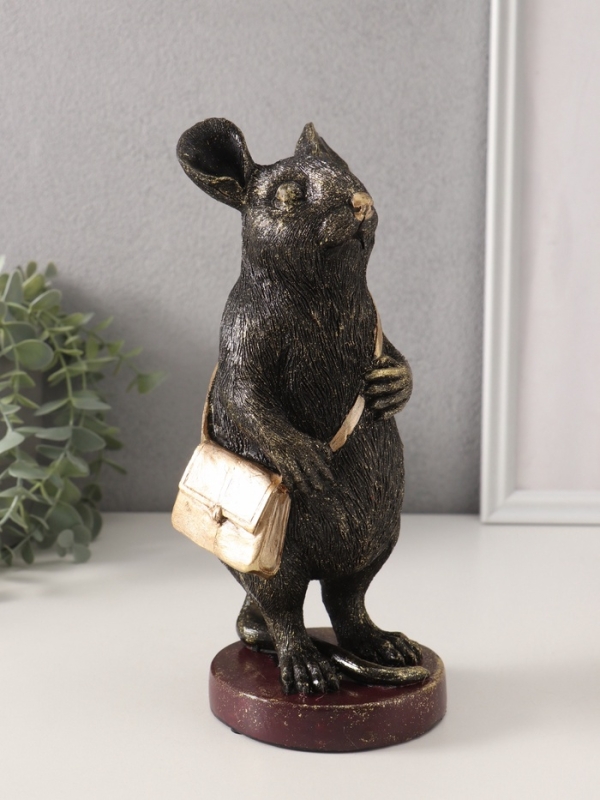 Сувенир полистоун "Мышонок-почтальон с сумкой через плечо" 10,5х12,5х27,5 см