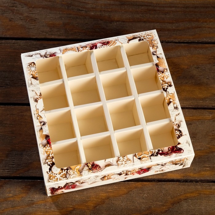 Новый год. Упаковка для конфет 16 шт &laquo;Елочные игрушки&raquo; 17,7 х 17,7 х 3,8 см