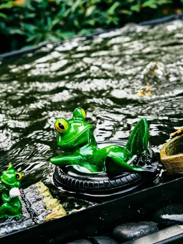 Садовая фигура 14 х 13 х 9,5 см "Лягушка в шине" Водоплавающая