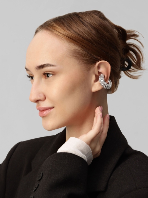 Серьги &laquo;Каффы&raquo; бублик, крупные стразы, белые в серебре