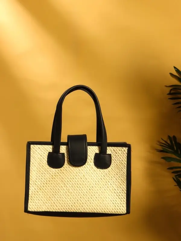 Сумка плетёная на застёжке из пандана 30х10х35 см, бежево-чёрный