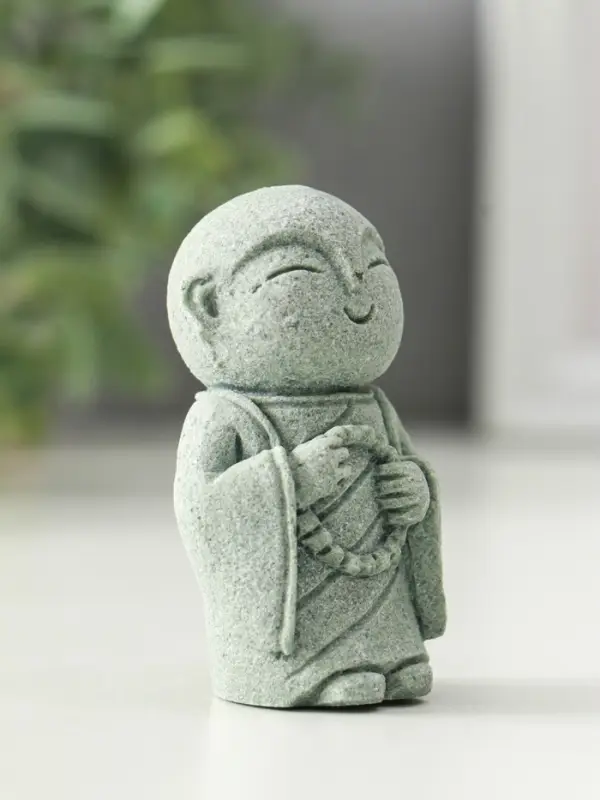 Сувенир песчаник "Маленький монах с чётками" 3х4,2х6,7 см