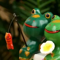 Сувенир "Лягушата рыбаки" дерево 14х8,5х10 см