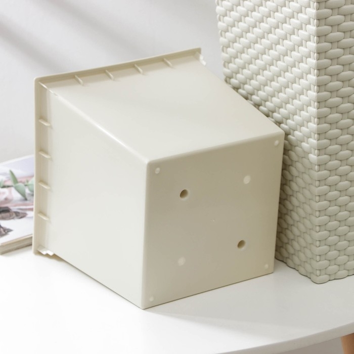 Кашпо для цветов со вставкой &laquo;Ротанг&raquo;, вставка 4,9 л, цвет белый