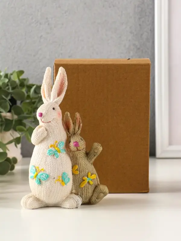 Сувенир полистоун "Зайка с зайчонком вязанные с бабочками/цветами" 5х9,8х15 см