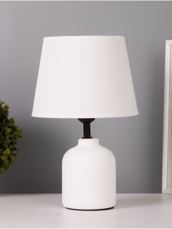 Лампа настольная "Никс" 1х40Вт Е27 белый 20х20х30см МОДЕЛЬ: