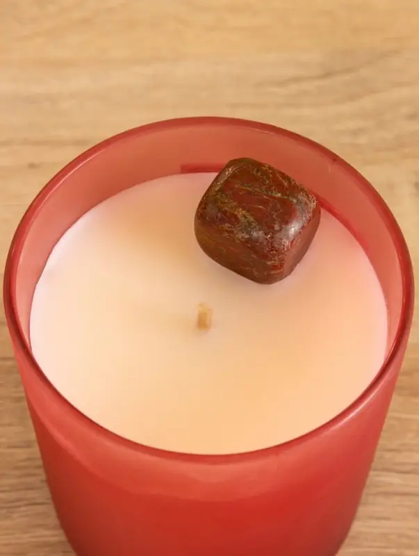 Свеча в стекле с камнем Manifest икебана 200 гр соевый воск