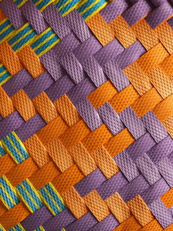 Сумка плетёная пластиковая 20х10х30 см, цв. разноцветный