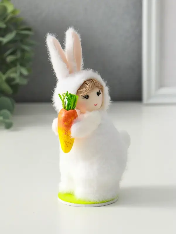 Сувенир пасхальный "Малыш в костюме кролика с морковкой" 7,5х5,5х14,5 см