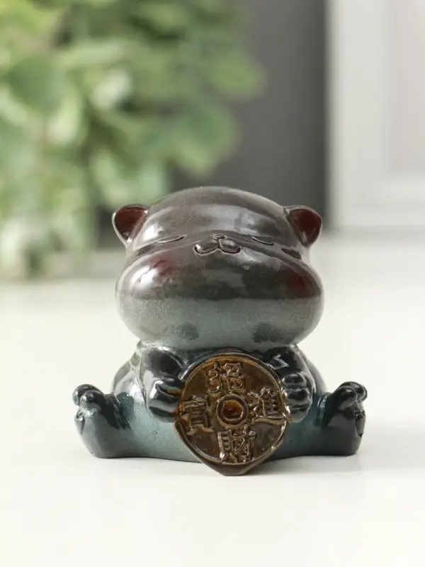 Фигурка для чайной церемонии "Кот с монетой привлечение богатства" меняет цвет 6х5,5х5,5 см   109269