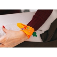 Игольница на браслете &laquo;Морковка&raquo;, 23 &times; 4,5 см, цвет оранжевый