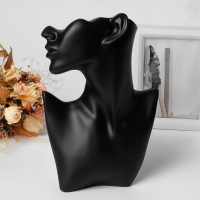Бюст для украшений, пол-лица, отверстие под серьгу, 18&times;7&times;28, цвет чёрный