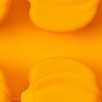 Форма для конфет и шоколада Доляна &laquo;Тыковка&raquo;, силикон, 23&times;9,5&times;2,4 см, 12 ячеек (3,2&times;3,3 см), цвет оранжевый