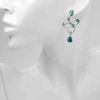 Новый год! Символ года 2025! Серьги &laquo;Змеи&raquo; с каплей, цвет зелёный в серебре