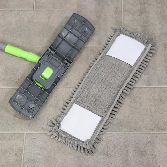 Швабра для мытья пола плоская Доляна, окрашенный телескопический черенок, микрофибра букля, 42&times;12&times;73(124) см