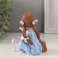 Сувенир полистоун "Малышка в джинсовом комбинезоне с сумкой-портфелем" 11х6,5х12 см