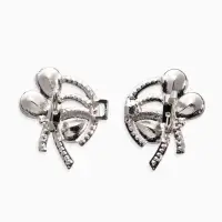 Зажим для кардигана "Ажур", капельки, цвет белый в серебре