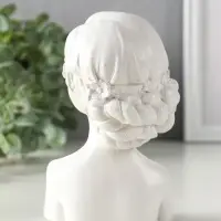 Статуэтка интерьерная "Девушка с повязкой на глазах", 14,3х9,5х7 см