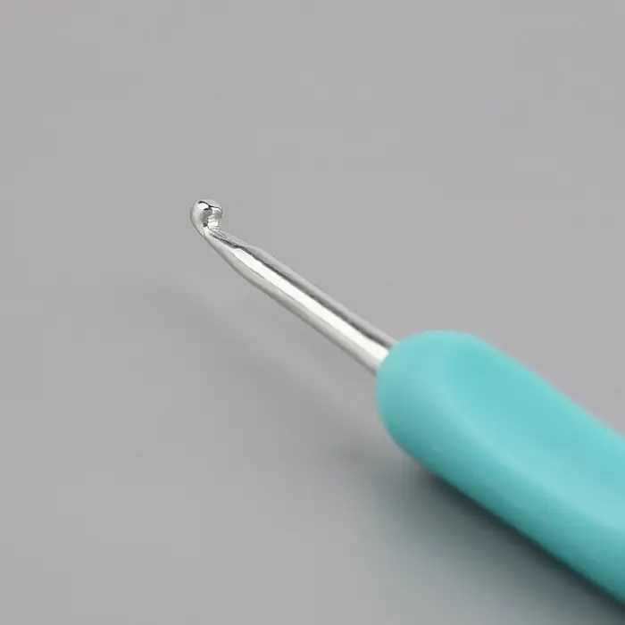 Крючок для вязания, с пластиковой ручкой, d = 3 мм, 14 см, цвет голубой