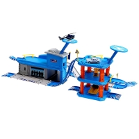 Парковка &laquo;Полицейский участок&raquo;, с металлическими машинками и вертолётом