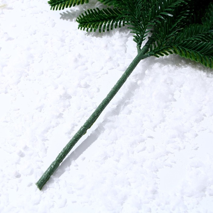 Декор &laquo;Ветвь пышной ели&raquo;