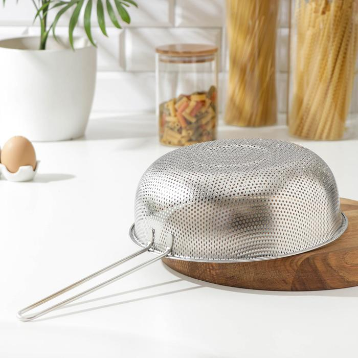 Дуршлаг из нержавеющей стали &laquo;Марко&raquo;, d=25 см, длинная ручка, цвет хромированный
