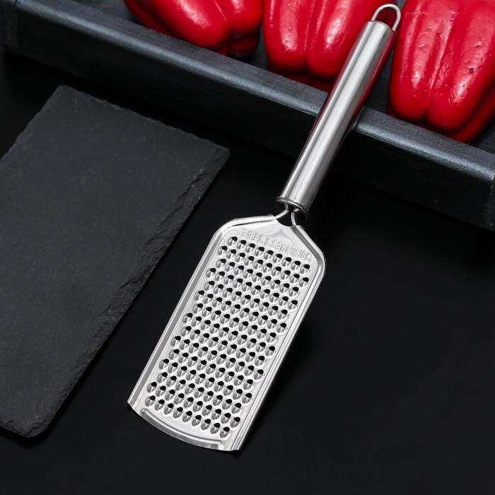 Тёрка для сыра Доляна &laquo;Металлик&raquo;, 24&times;6 см, мелкая, с ручкой, цвет серебристый