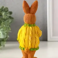 Сувенир полистоун "Заяц в вязанном свитере с охапкой моркови" 6,5х6,5х15,5 см