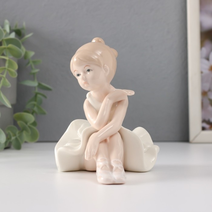 Сувенир керамика "Юная балерина после репетиции" 15х12,5х9,5 см