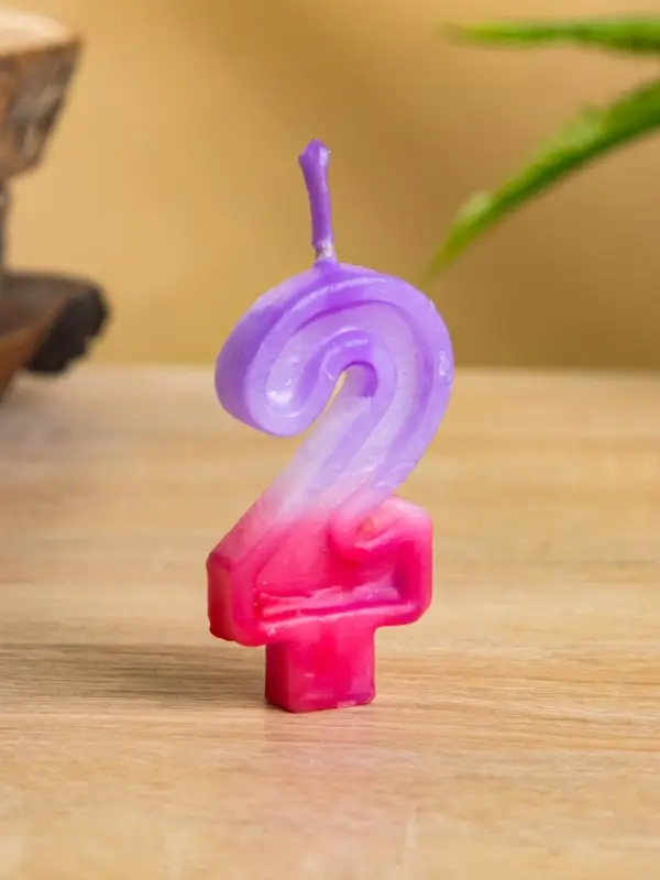 Свеча цифра "2" 8х3,75х1 см