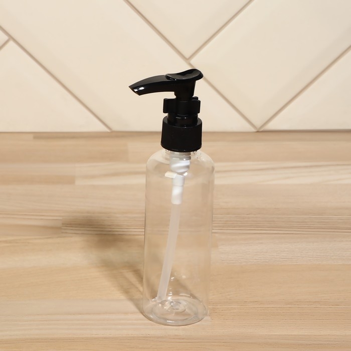 Набор банный, в косметичке, 8 предметов (полотенце 70 &times; 140 см, бутылочки 3 шт, баночки 2 шт, повязка на голову, лопатка), цвет МИКС