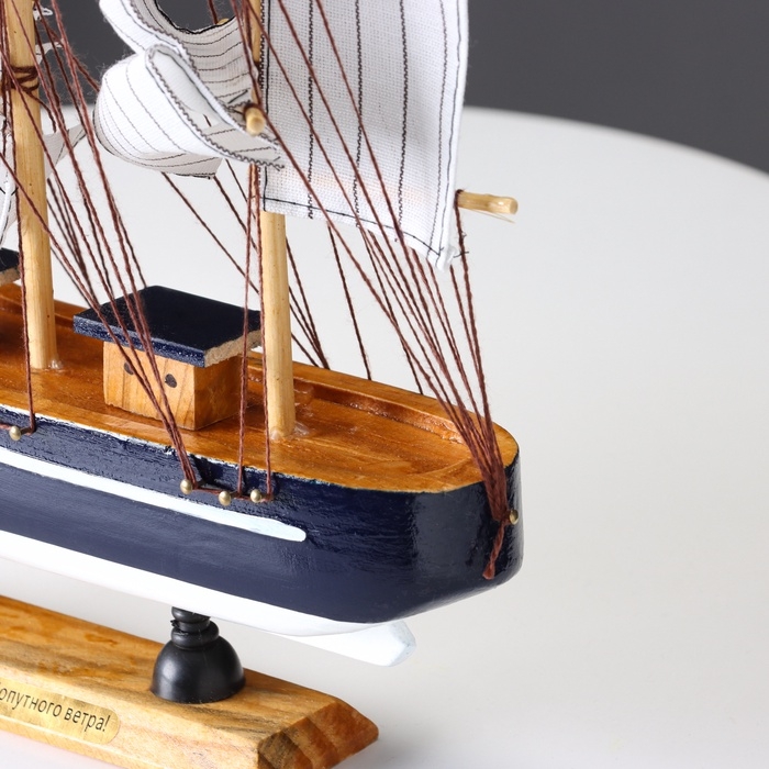 Корабль сувенирный средний &laquo;Фрея&raquo;, борта синие, 33х31х5 см , микс