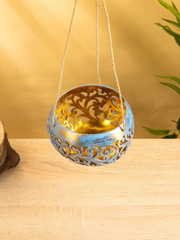 Подсвечник подвесной из кокоса, 14&times;14&times;10 см, голубой-золотой