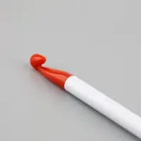 Крючок для вязания, d=7 мм, 16 см, цвет белый/красный