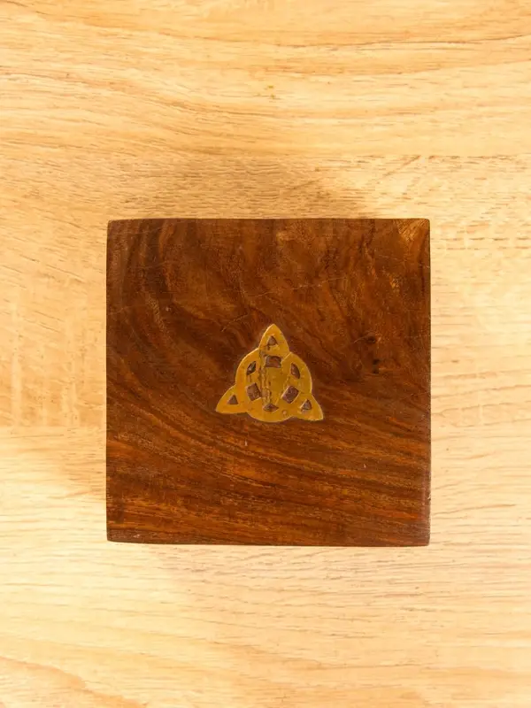 Шкатулка "Трикветр" 10х10х6 см, дерево шишам