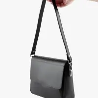 Ручка для сумки кожзам  2 карабина 60&plusmn;1см*1,8см чёрный/серебряный АУ