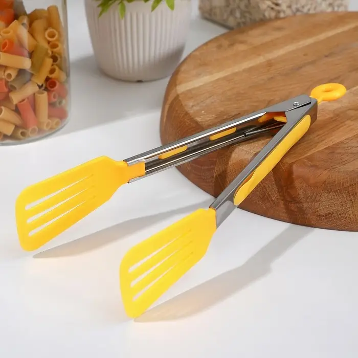 Щипцы кулинарные Доляна &laquo;Лопатка&raquo;, 25&times;5 см, цвет жёлтый